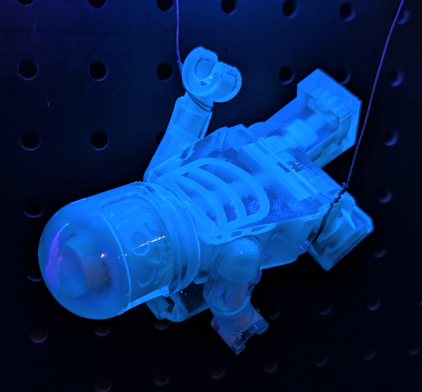 No one can hear you scream ($400) First art toy! Resin and Glow in the Dark Paint by MechanicalPen